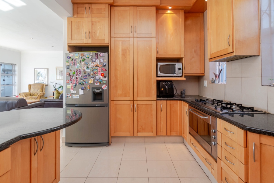 3 Bedroom Property for Sale in Sea Point Western Cape